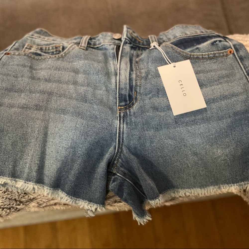 Jean shorts brand new never been worn. They size small still in good condition